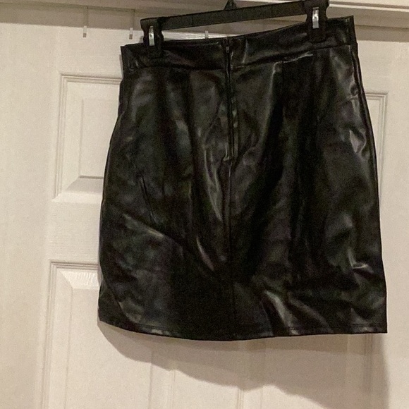Women’s Pleather Mini Skirt Black - Picture 3 of 3